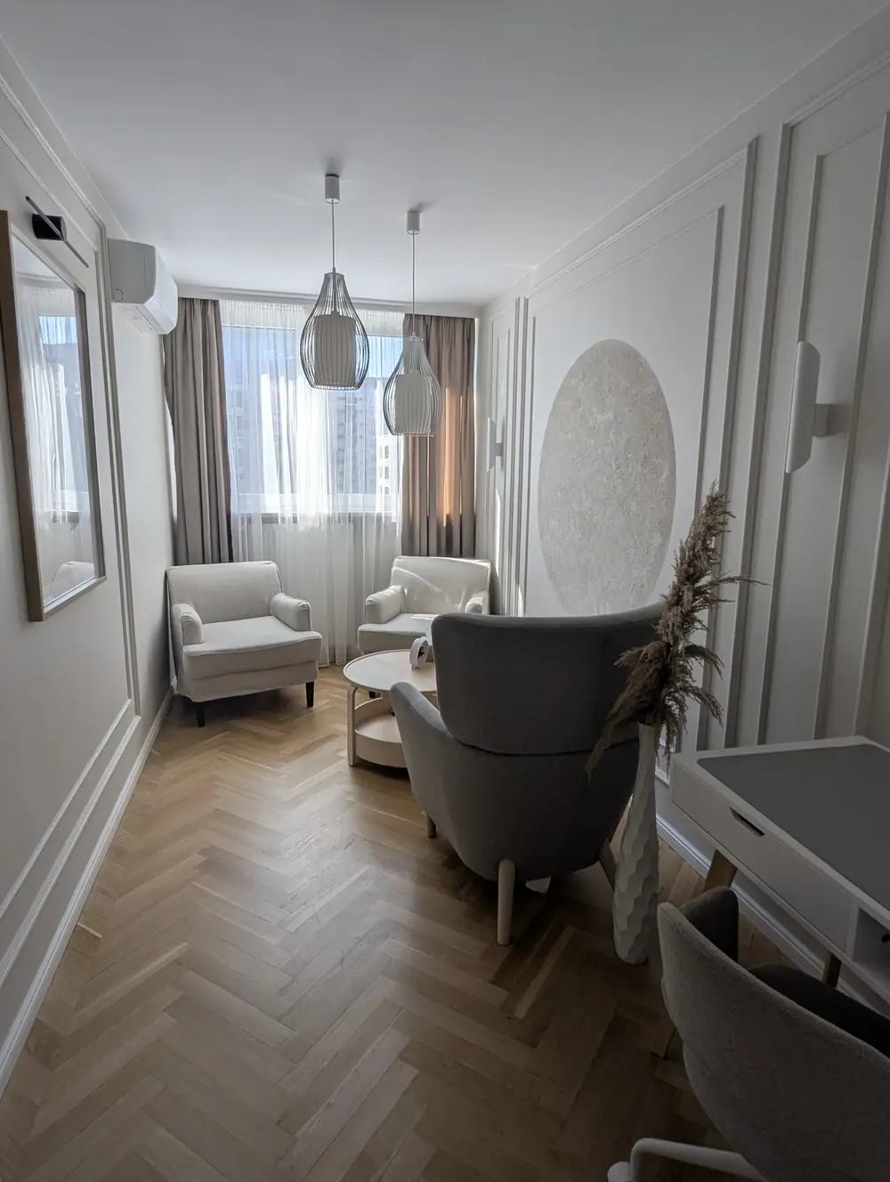 Gabinet 2 — kameralny gabinet 10 m² z dwoma fotelami dla pacjentów, Warszawa Rondo ONZ